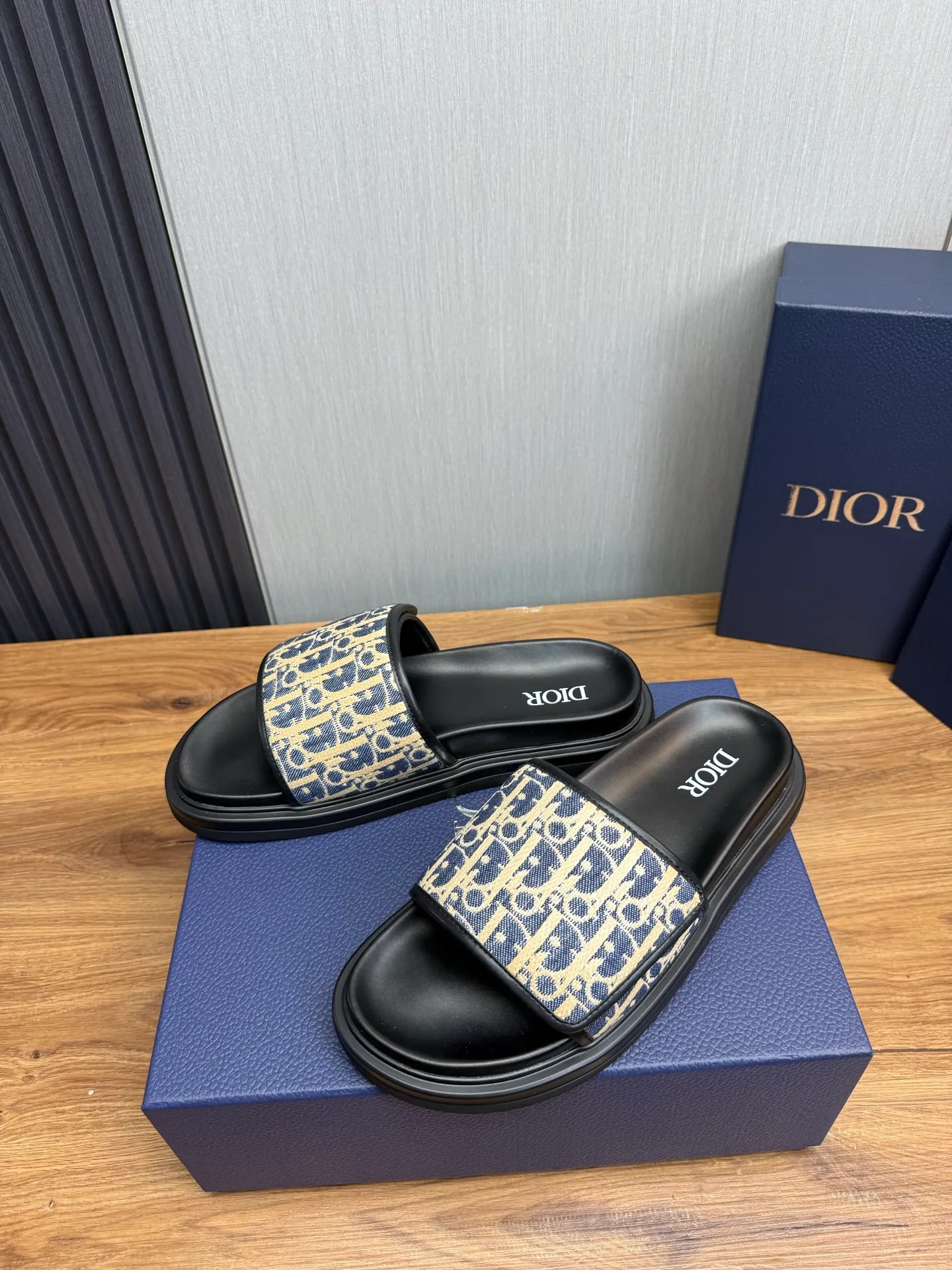 Men's shoes 💰280💰 Dior. Men's slippers 🩴Official website 1:1 production 38-45 yards 45 46 🉑️Customized original material shipped✅